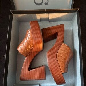 Bernardo Tan Woven Platform Sandals